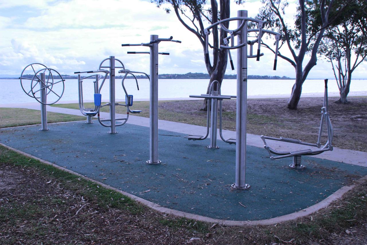 Outdoor fitness equipment