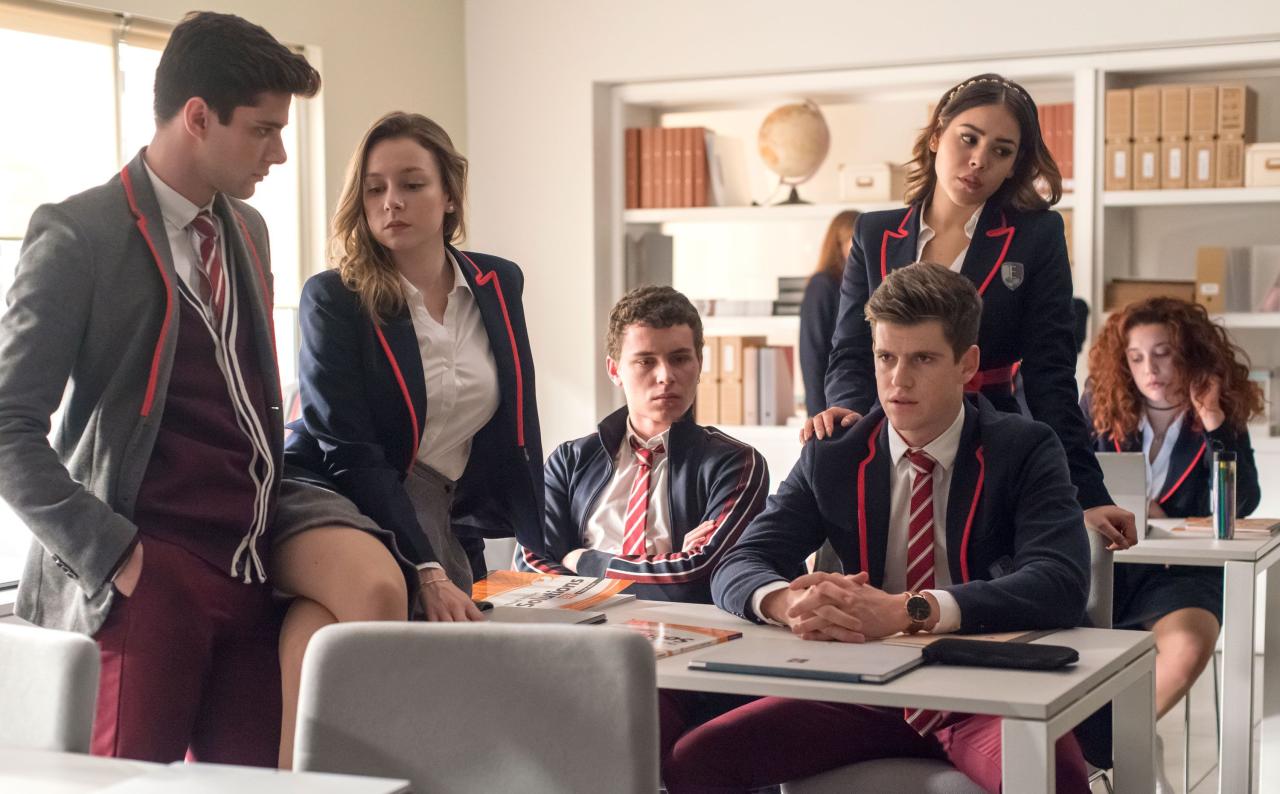 Elite: Why You Should Binge Netflix's INTENSE Teen Thriller | CBR